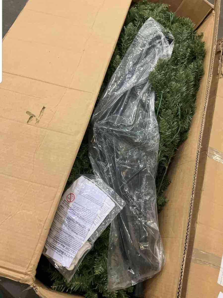 12 ft Slim Christmas tree cashmere with 1100 Led lights - Mount Juliet, Tennessee - FleaMarketBay