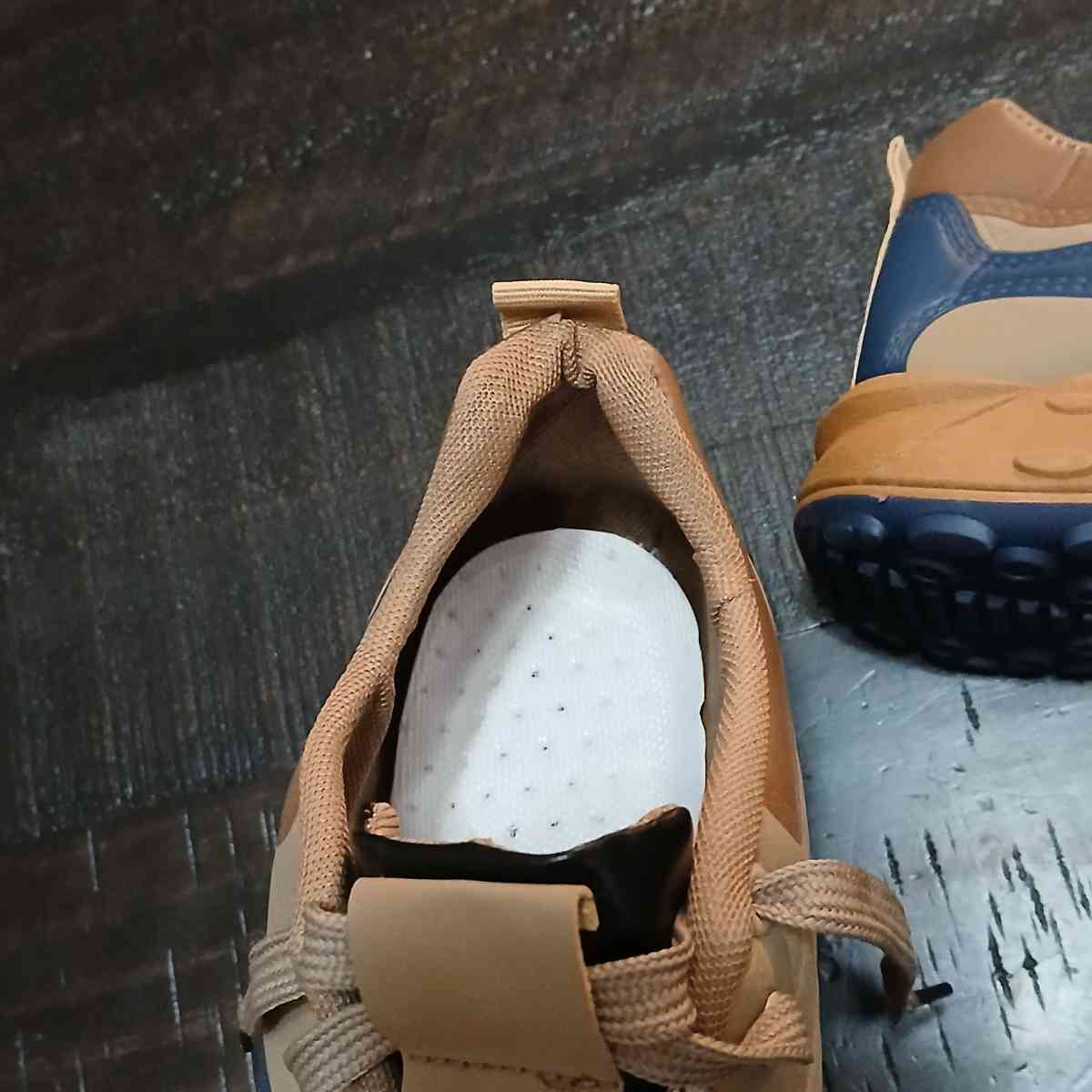 Air tan and blue unisex sneakers - Indianapolis, Indiana - FleaMarketBay