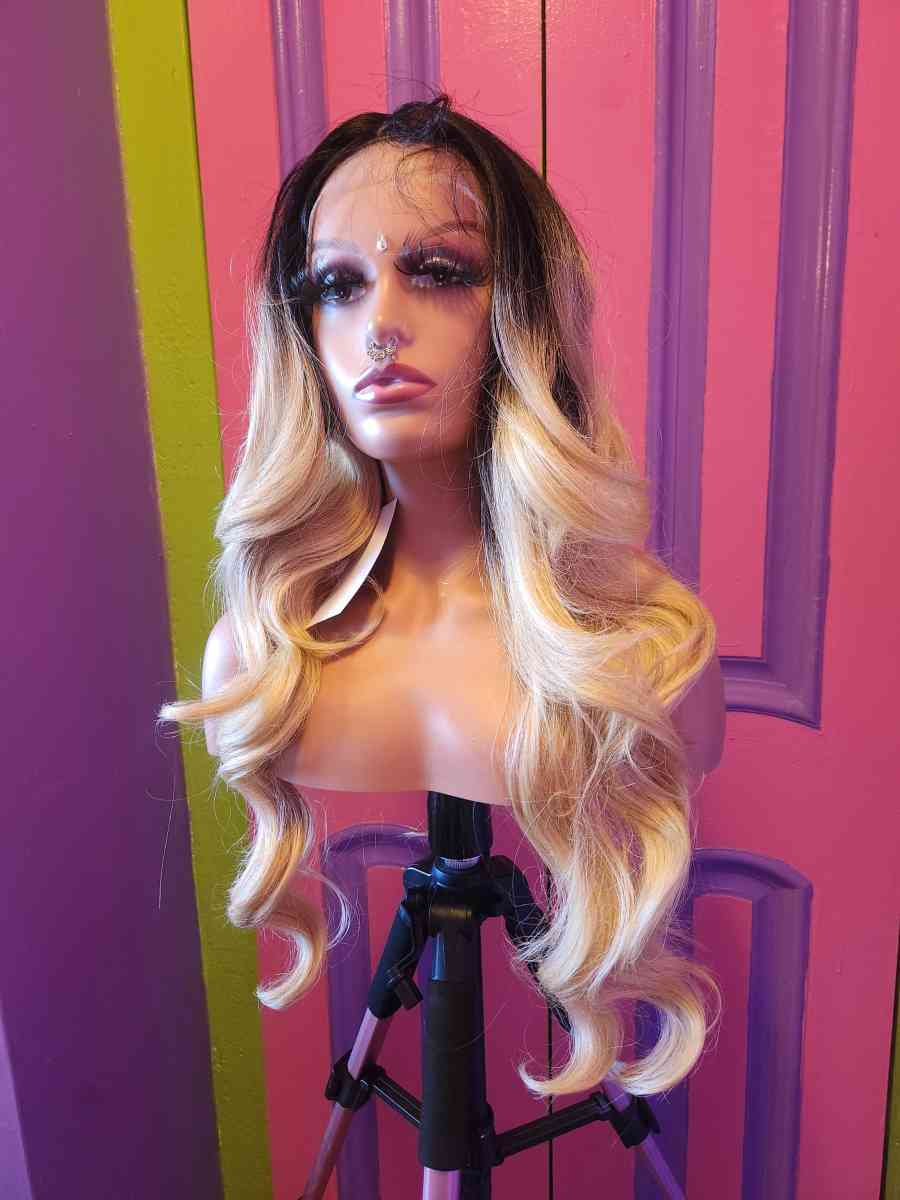 alohi Lace wig - Aiea, Hawaii - FleaMarketBay