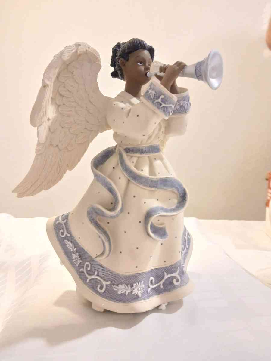 Sarahs angel music playing figurines - Des Moines, Iowa - FleaMarketBay