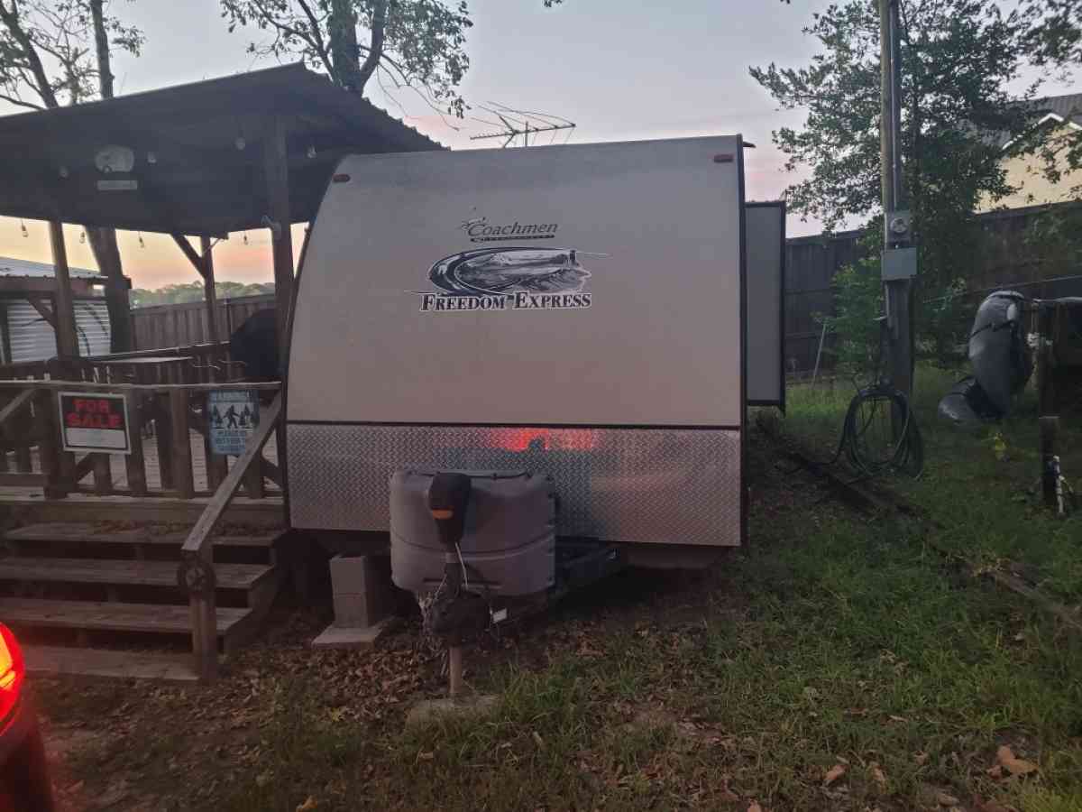 2014 Coachman Freedom Express 246rks RV - Eustace, Texas - FleaMarketBay