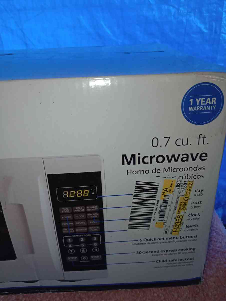 Mainstays Small 07 CU FT 700W Compact Size Microwave - Moore Haven, Florida - FleaMarketBay
