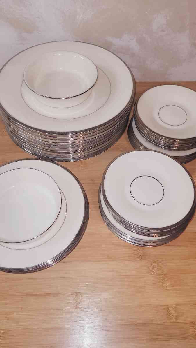 Lenox China and crystal stemware - Houston, Texas - FleaMarketBay