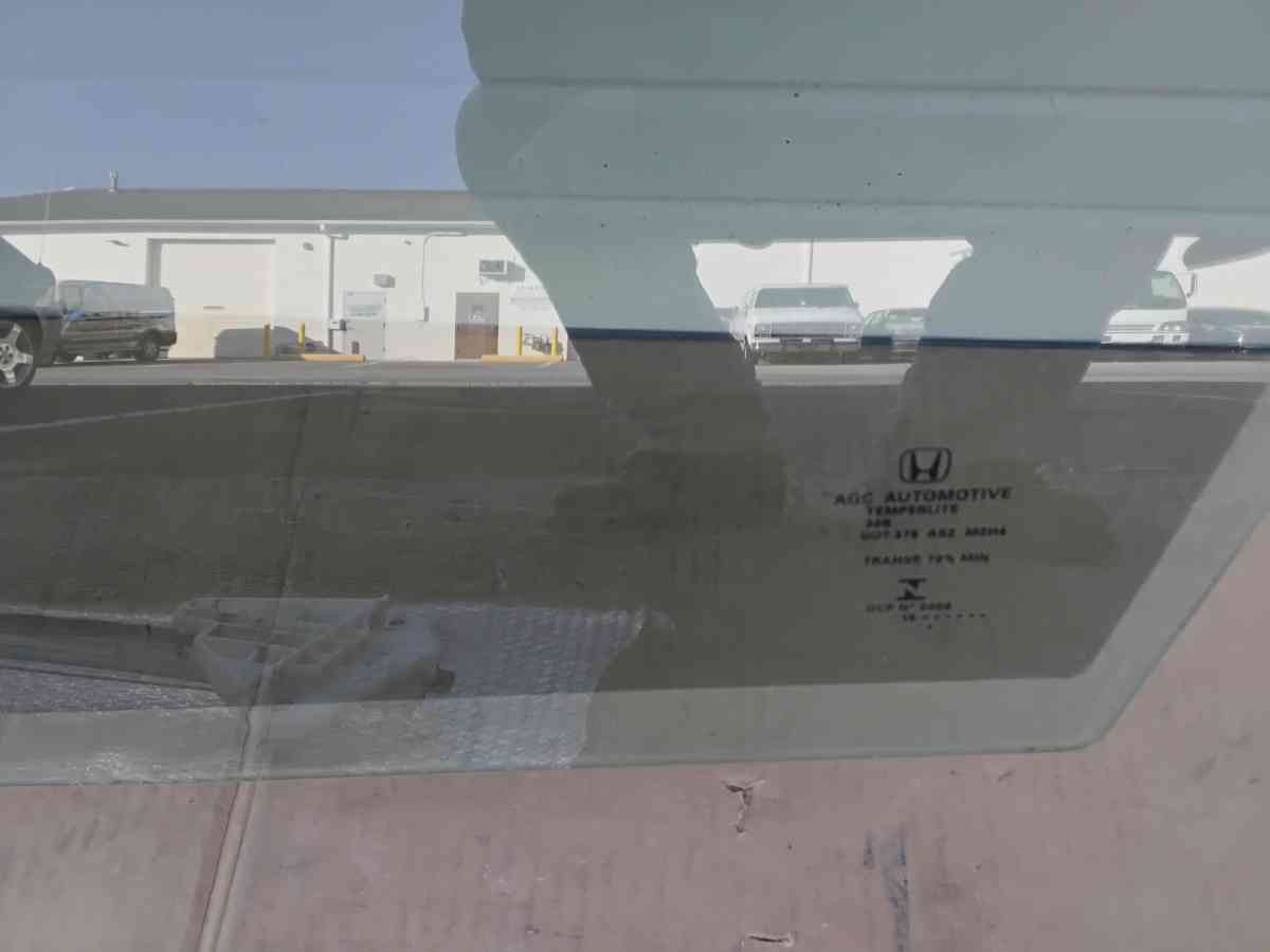 2018 Honda Civic Left Front Door Glass and Window Regulator - Williamstown, New Jersey - FleaMarketBay