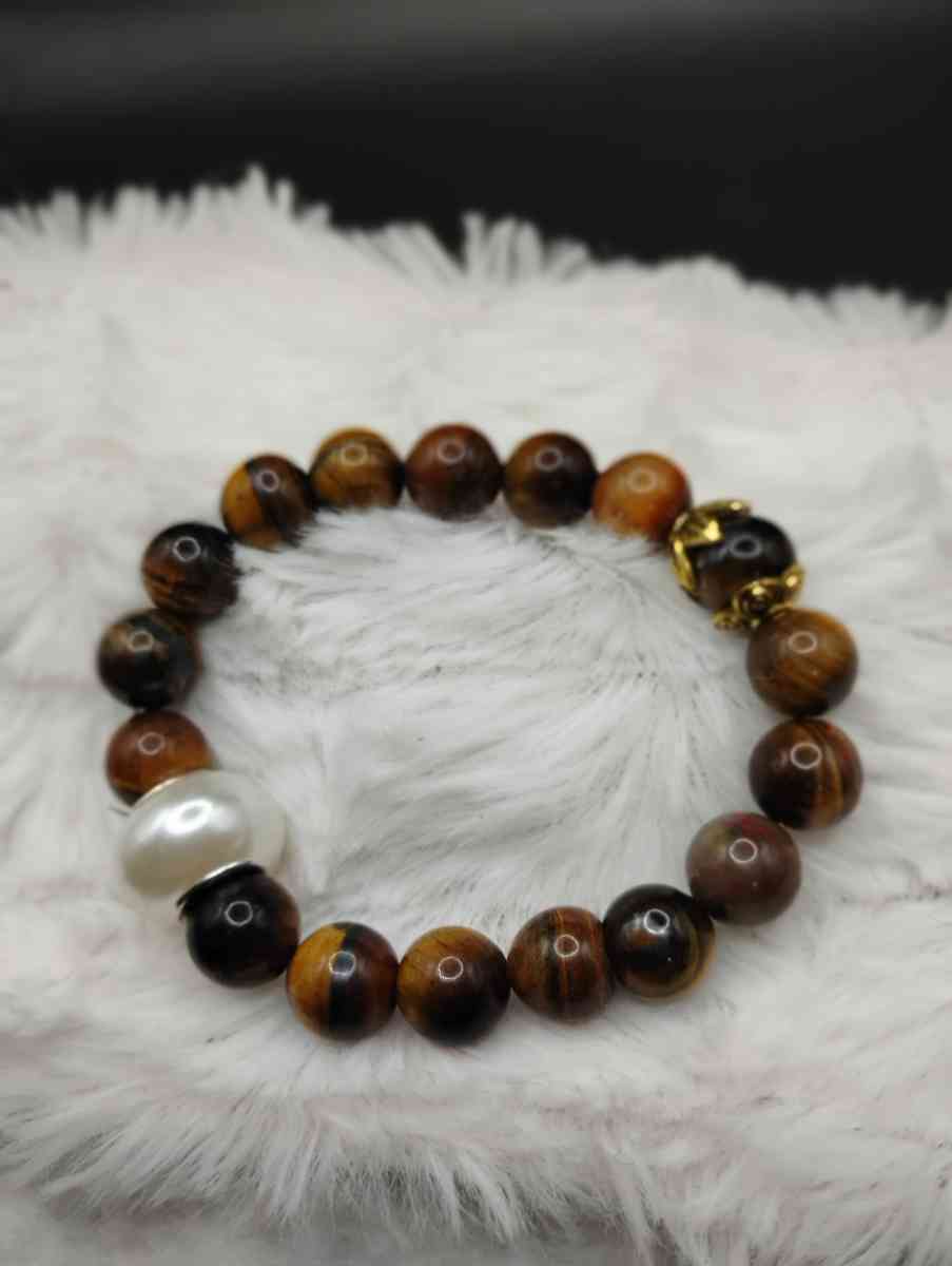 Beaded bracelets and more - Woodburn, Iowa - FleaMarketBay