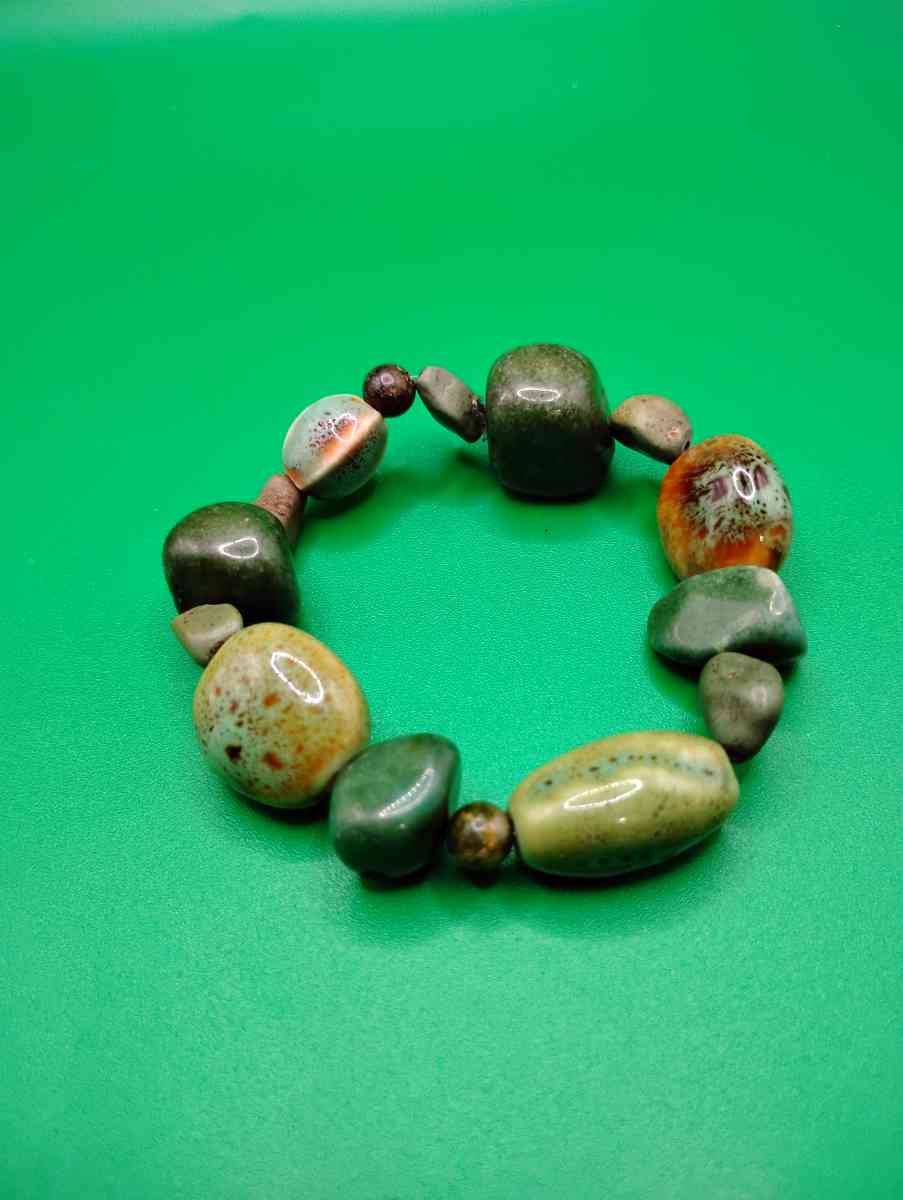 Beaded bracelets and more - Woodburn, Iowa - FleaMarketBay