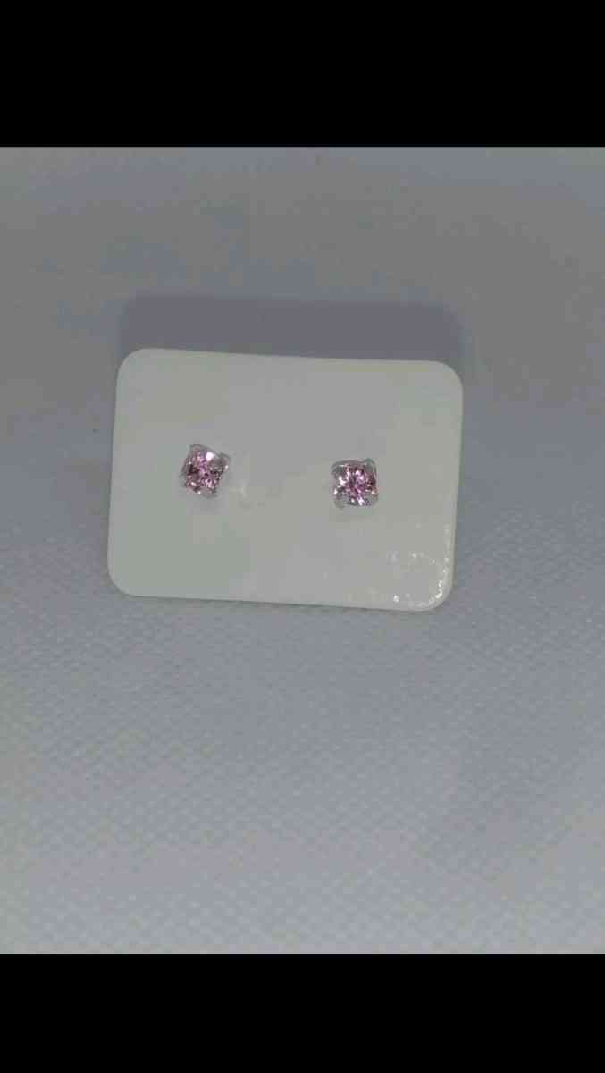 6 Earrings Studs Set Medium - Roanoke, Virginia - FleaMarketBay