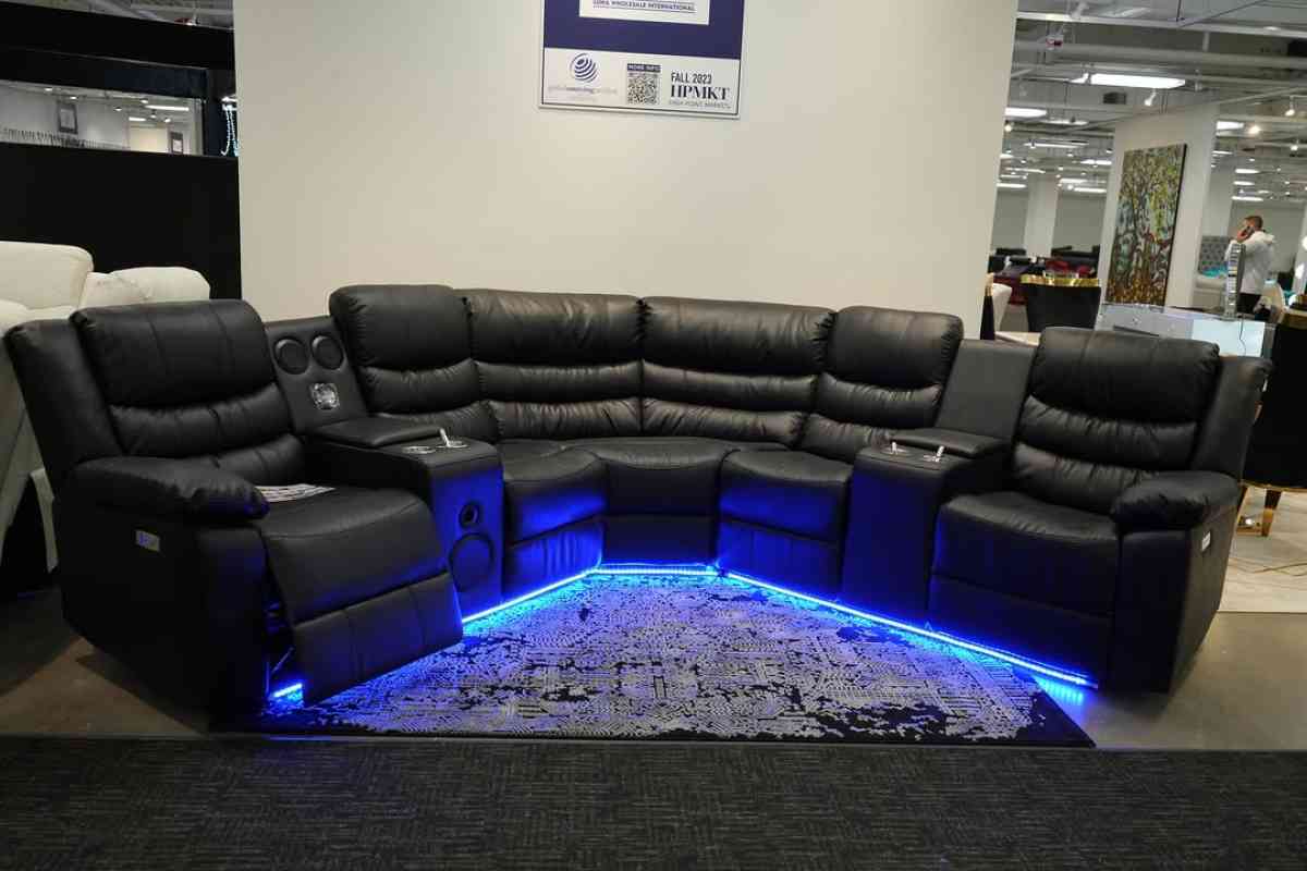 Se vende Seccional Reclinable electrico - Hialeah, Florida - FleaMarketBay