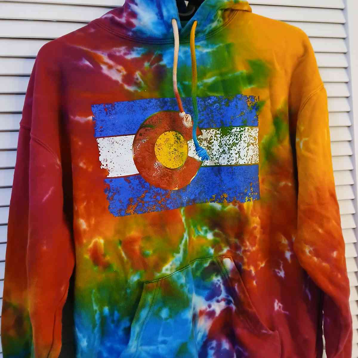 Colortone dyed rainbow hoodie - Indianapolis, Indiana - FleaMarketBay