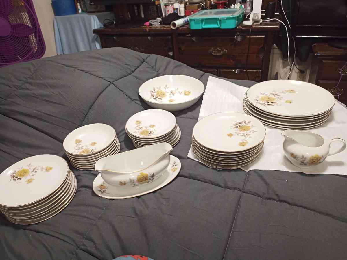 style house Valerie fine China - Carthage, Texas