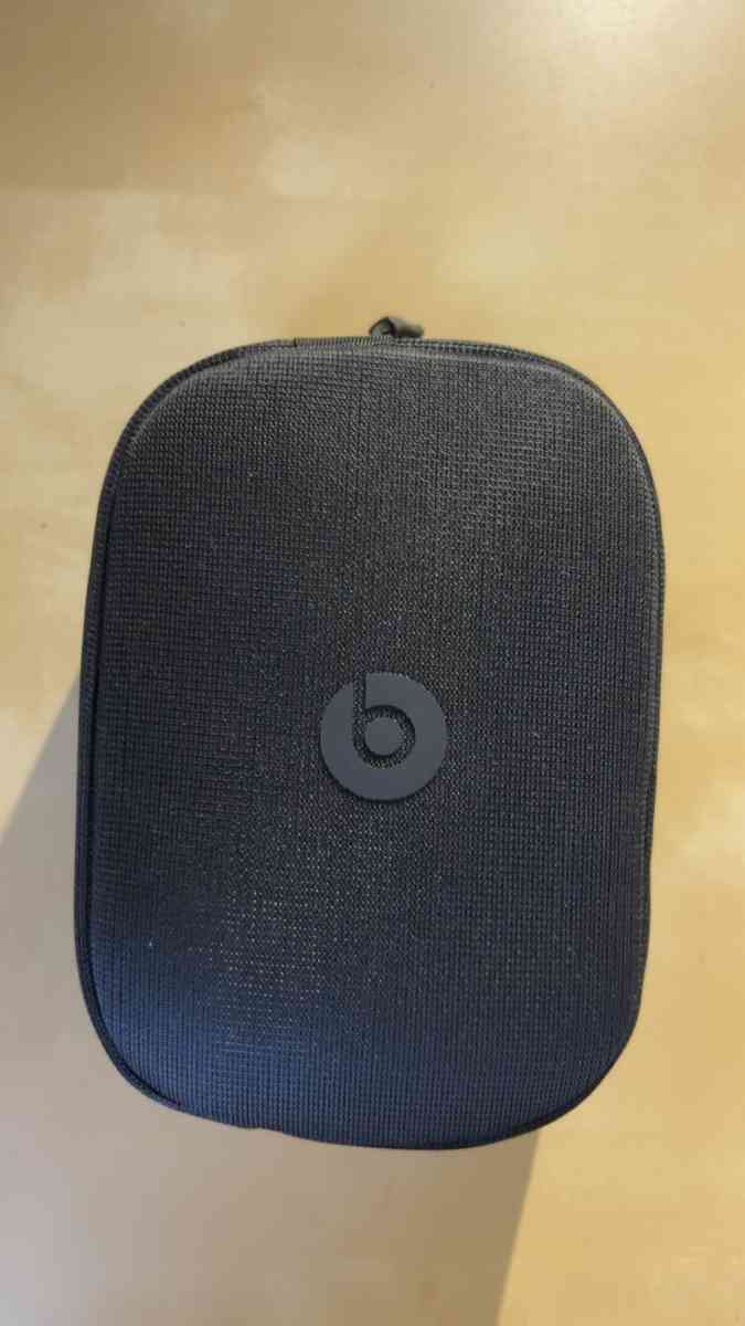 Beats Wireless Bluetooth Headphones - West Warwick, Rhode Island - FleaMarketBay