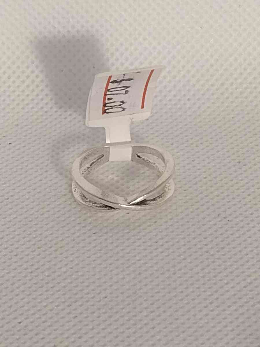 Silver Criss Cross Ring - Roanoke, Virginia - FleaMarketBay