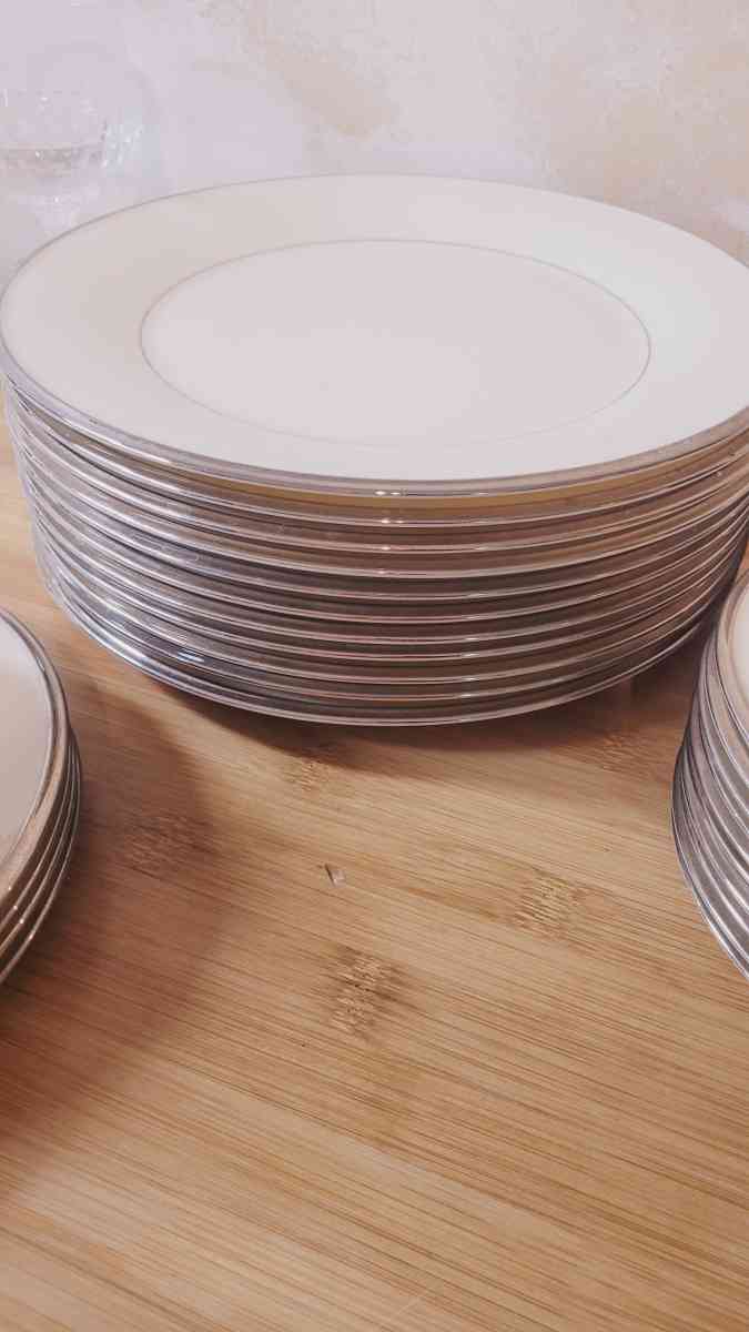 Lenox China and crystal stemware - Houston, Texas - FleaMarketBay