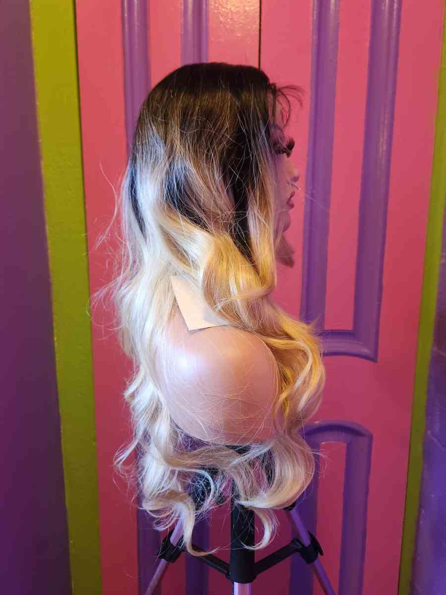 alohi Lace wig - Aiea, Hawaii - FleaMarketBay