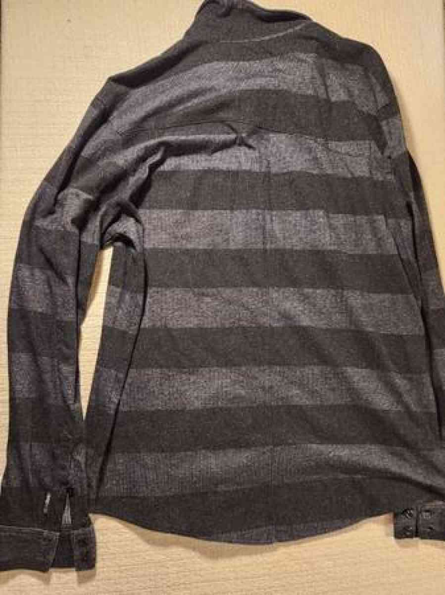 volcom plaid flannel - Clinton, Massachusetts