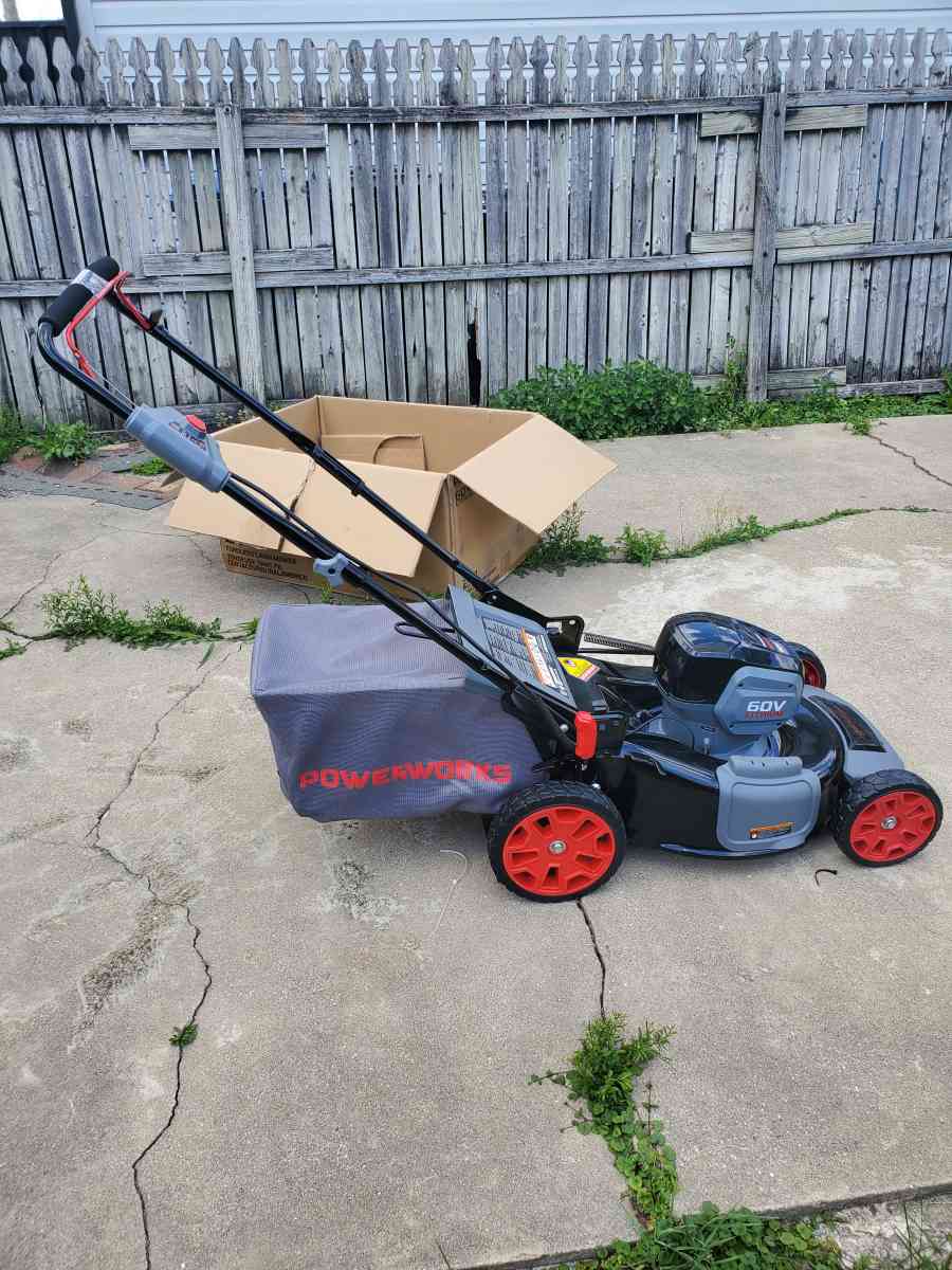 Lawnmower Powerworks 60v - Chicago, Illinois - FleaMarketBay