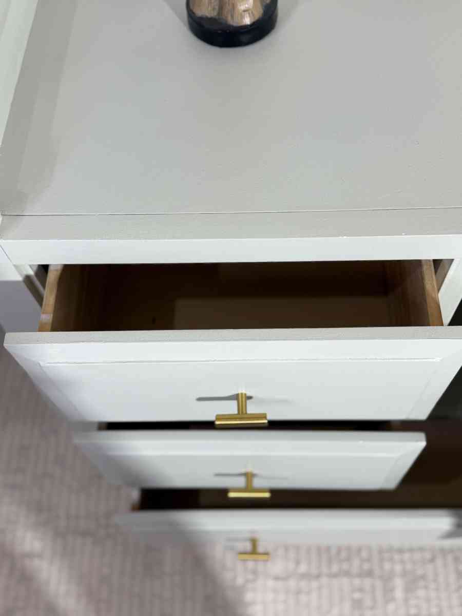 5 Drawer Dresser - Ridgefield, Washington - FleaMarketBay