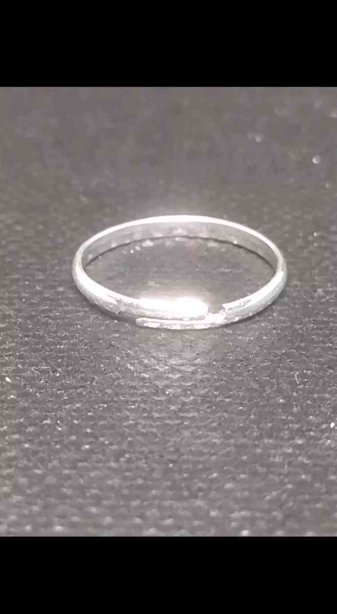 Simple Split Silver Ring - Roanoke, Virginia - FleaMarketBay