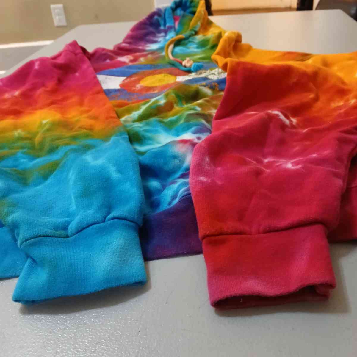 Colortone dyed rainbow hoodie - Indianapolis, Indiana - FleaMarketBay