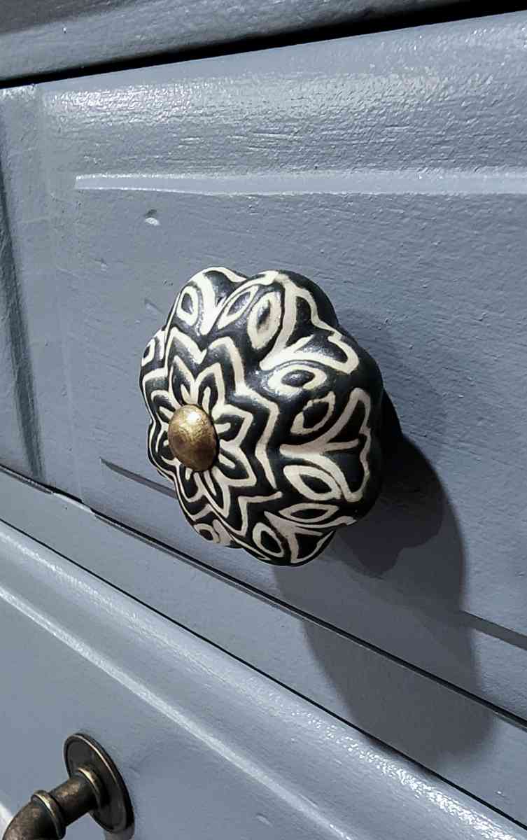 Kling Colonial 3 drawer solid wood dresser - Elkton, Maryland - FleaMarketBay