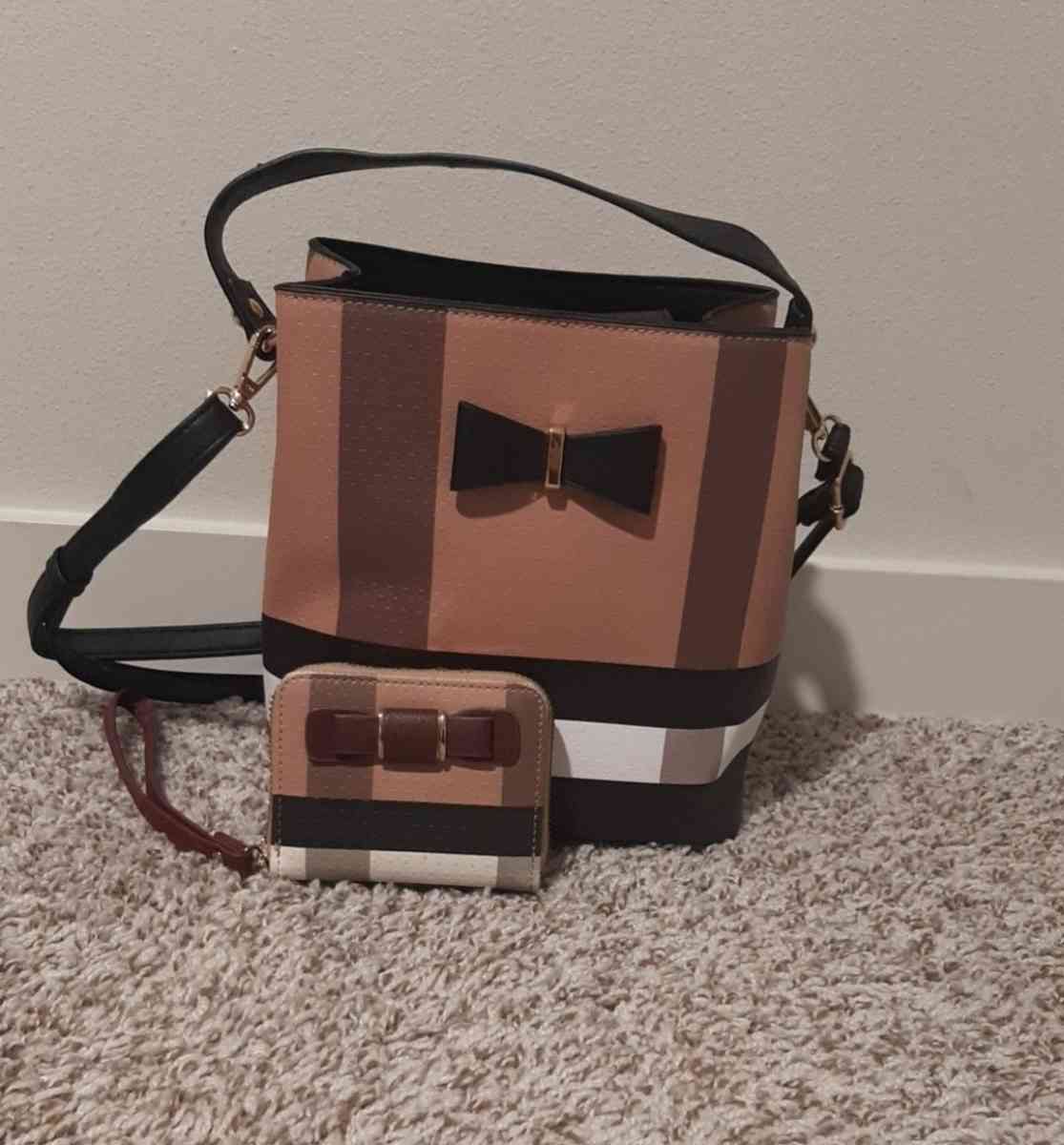 brand new bow bag with matching bow wallet - Lynnwood, Washington - FleaMarketBay