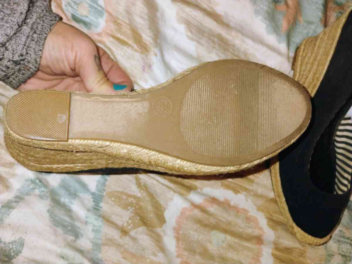 heals - Bellingham, Washington - FleaMarketBay