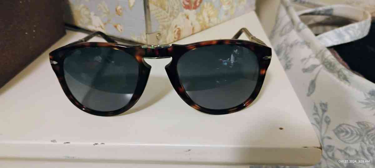 sunglasses - Snohomish, Washington