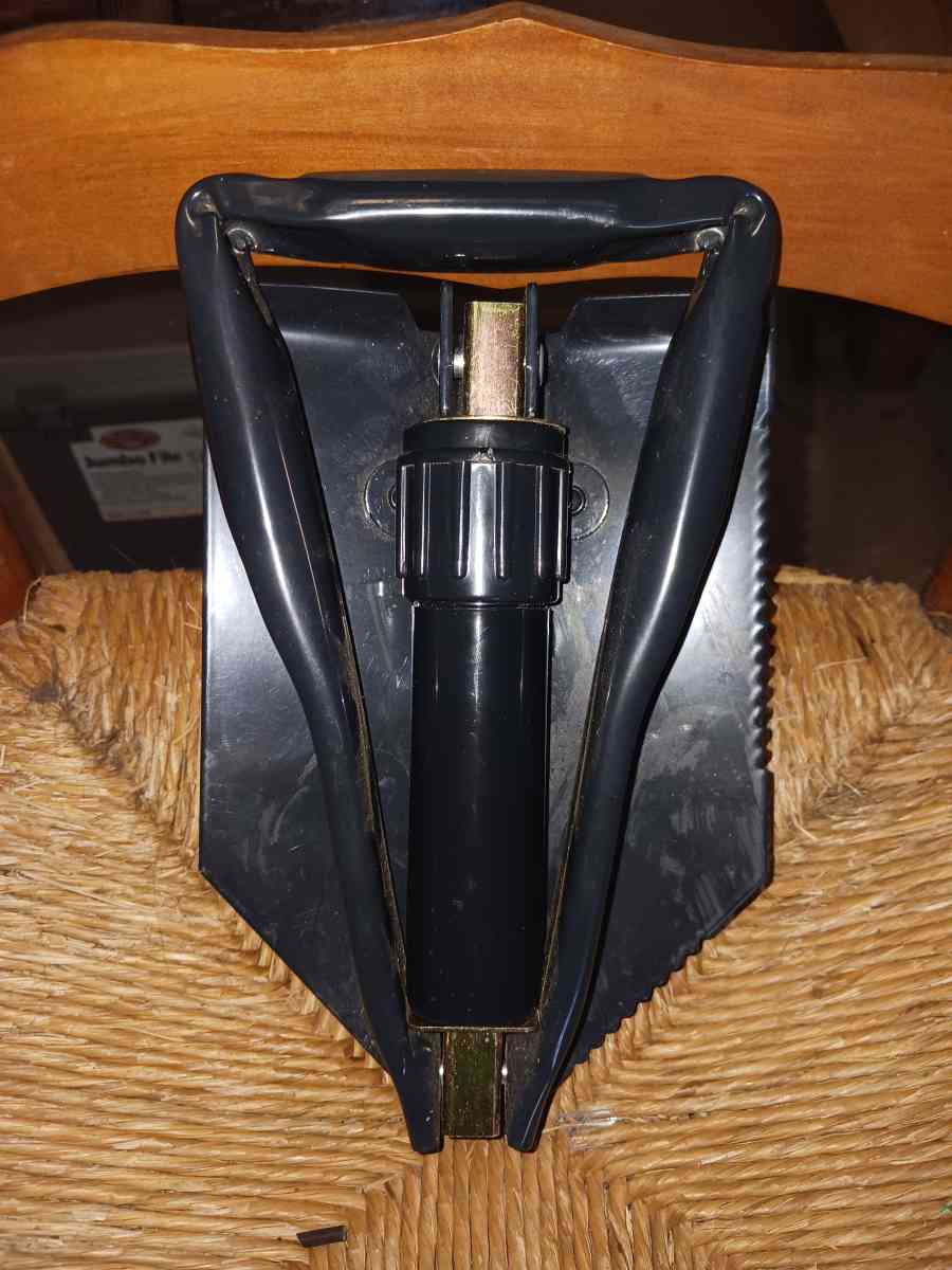 Wren foldable shovel - Greer, South Carolina - FleaMarketBay