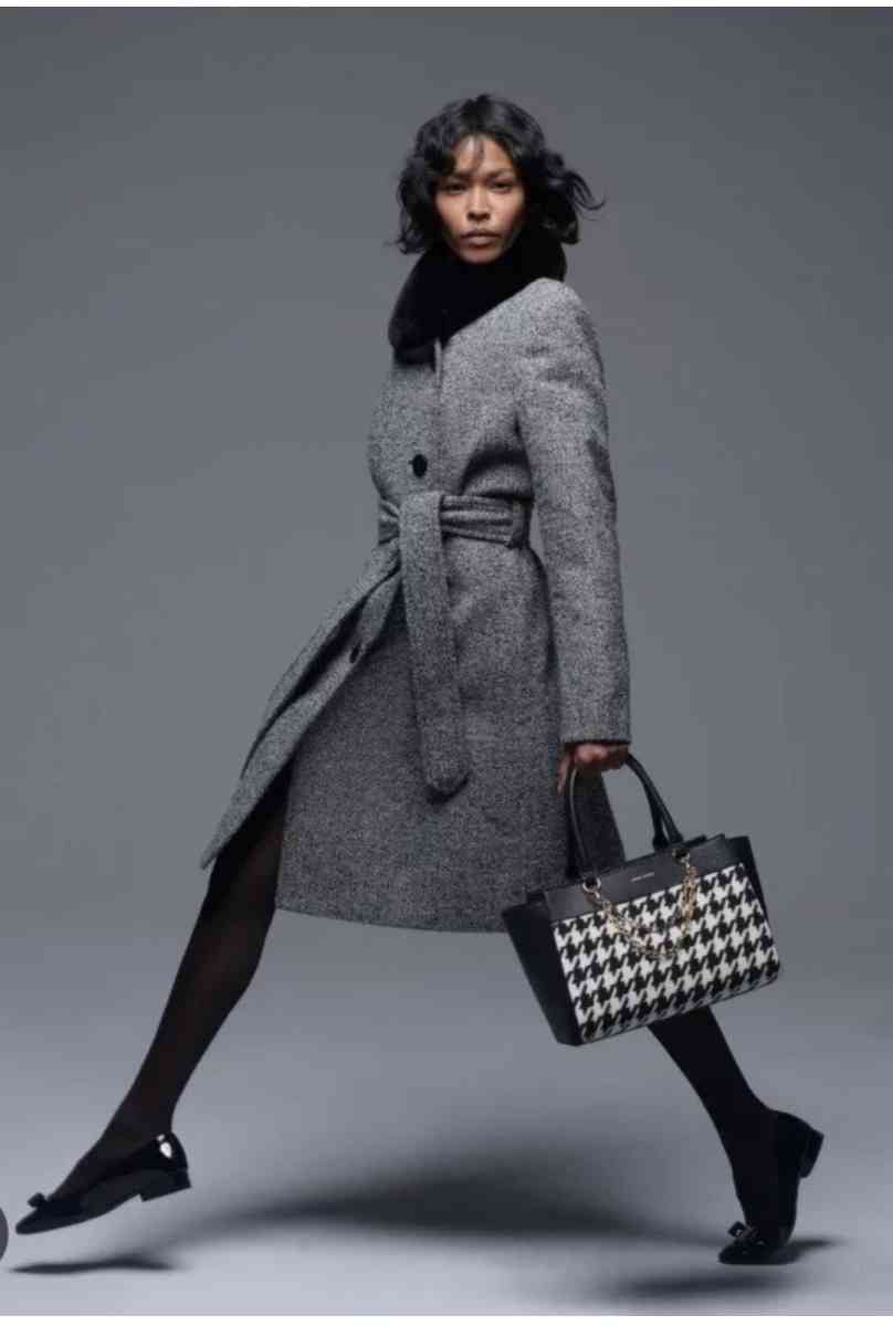 Vera Wang Faux Fur Scarf - Indianapolis, Indiana - FleaMarketBay