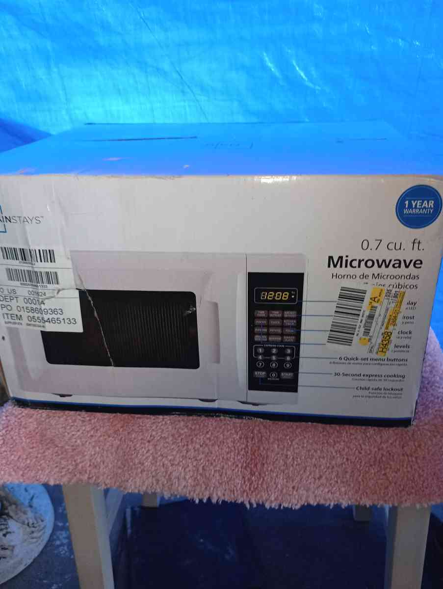 Mainstays Small 07 CU FT 700W Compact Size Microwave - Moore Haven, Florida