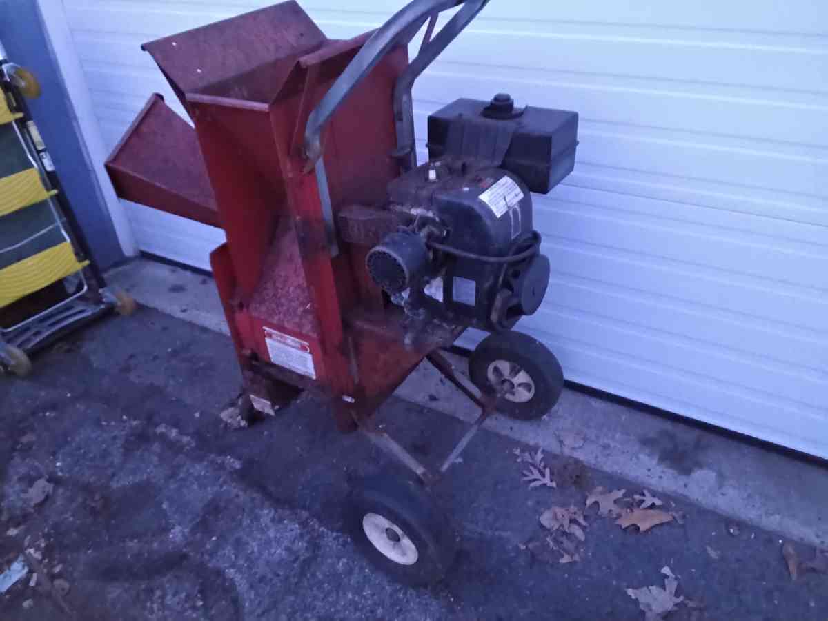 Nice Tomahawk Chipper and Shredder OEM Like New - Williamstown, New Jersey - FleaMarketBay