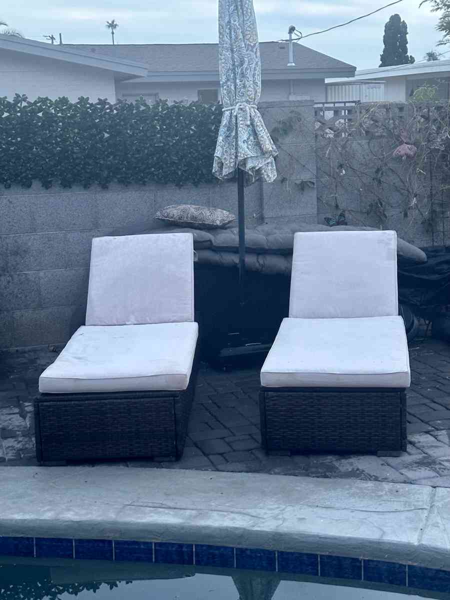 outdoor wicker chaise lounge set - Tempe, Arizona - FleaMarketBay