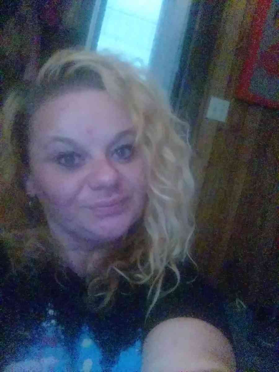 cut color style peddie Mannie brows lashes acrylics makeup - Lancaster, Ohio - FleaMarketBay