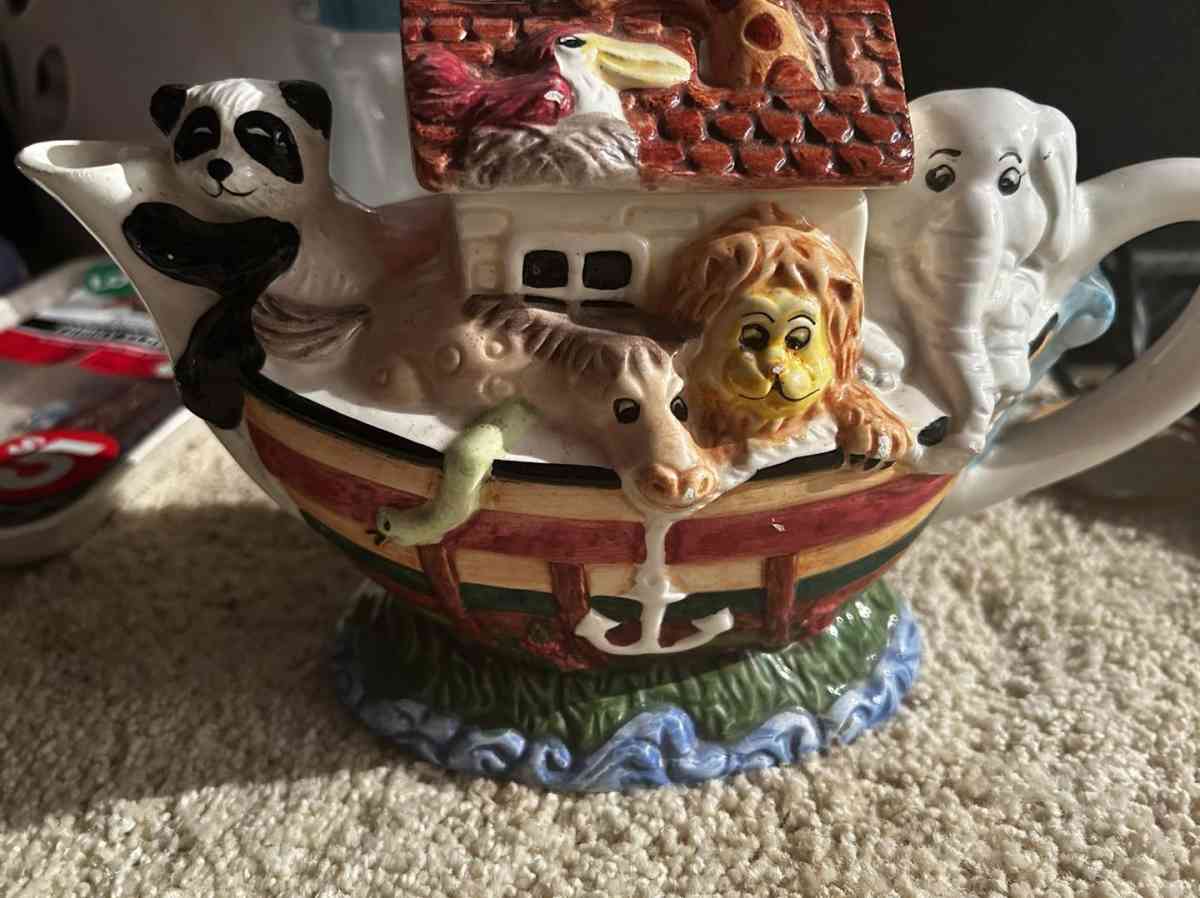 Collectible Vintage Teapot - Salem, Oregon