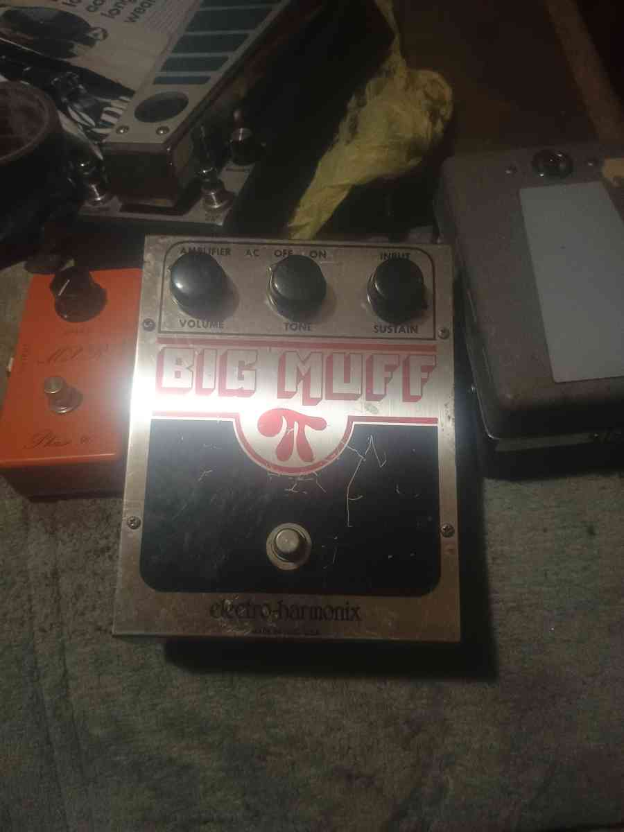 Electro harmonic Big Muff Amplifercontrol and button on it - Dayton, Ohio