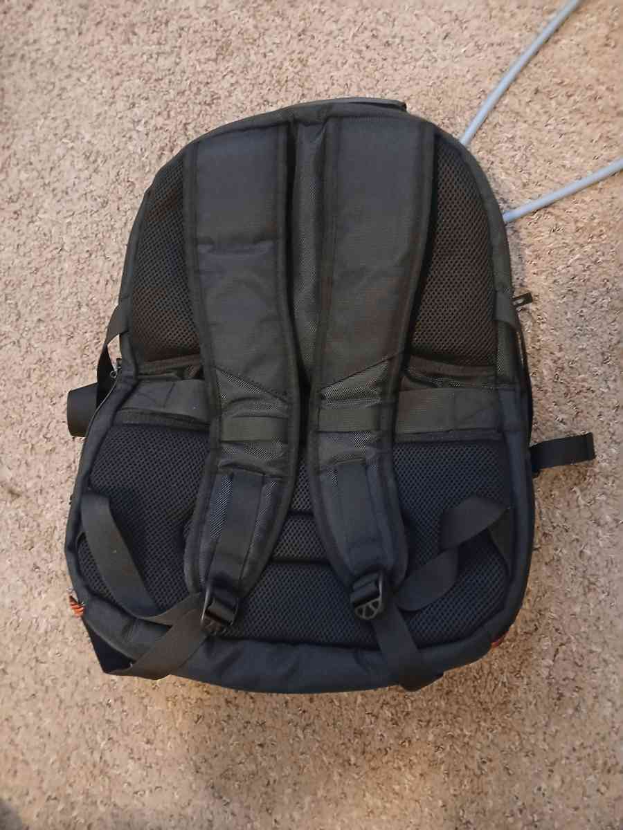 YOREPEK 18 4 LAPTOP BACKPACK W USB PORT - Phoenix, Arizona - FleaMarketBay