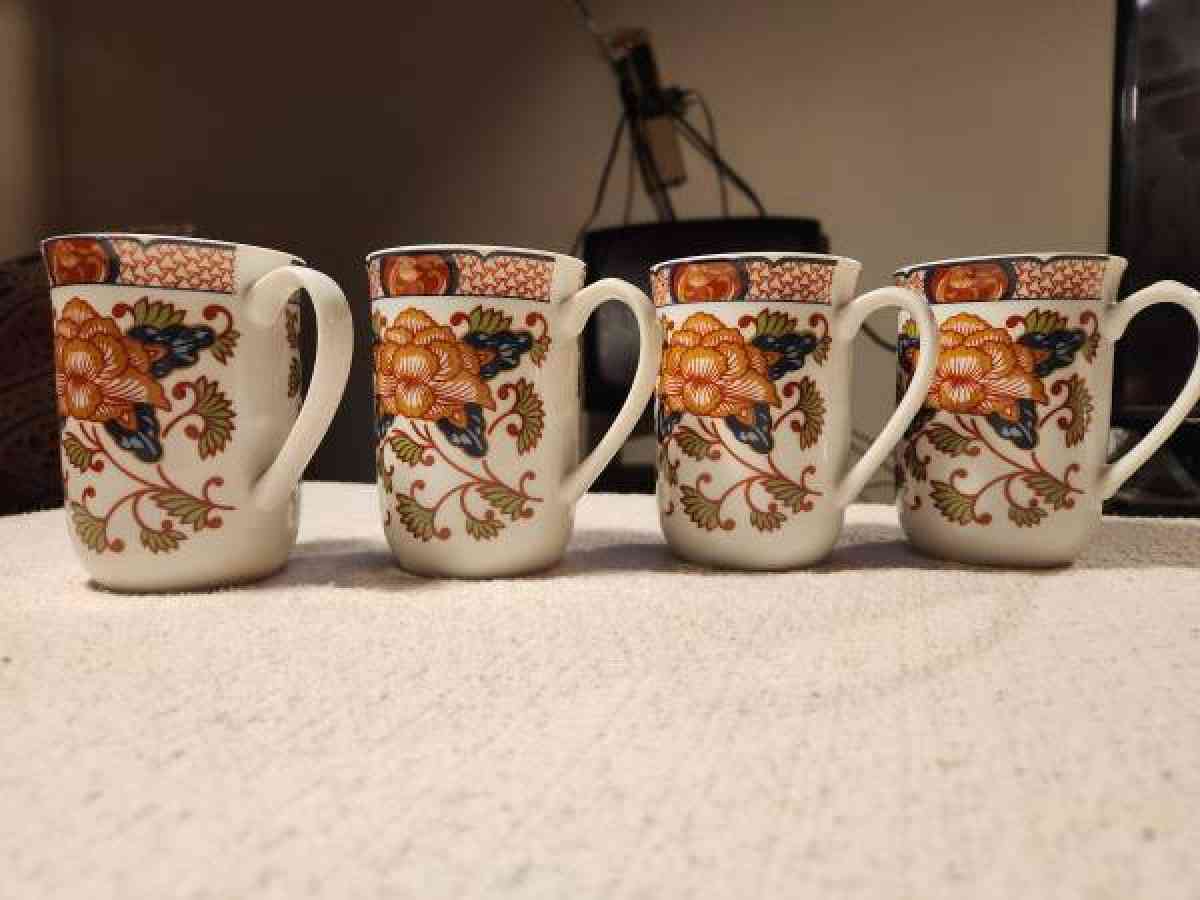 Vintage porcelain mugs - Clinton, Massachusetts - FleaMarketBay