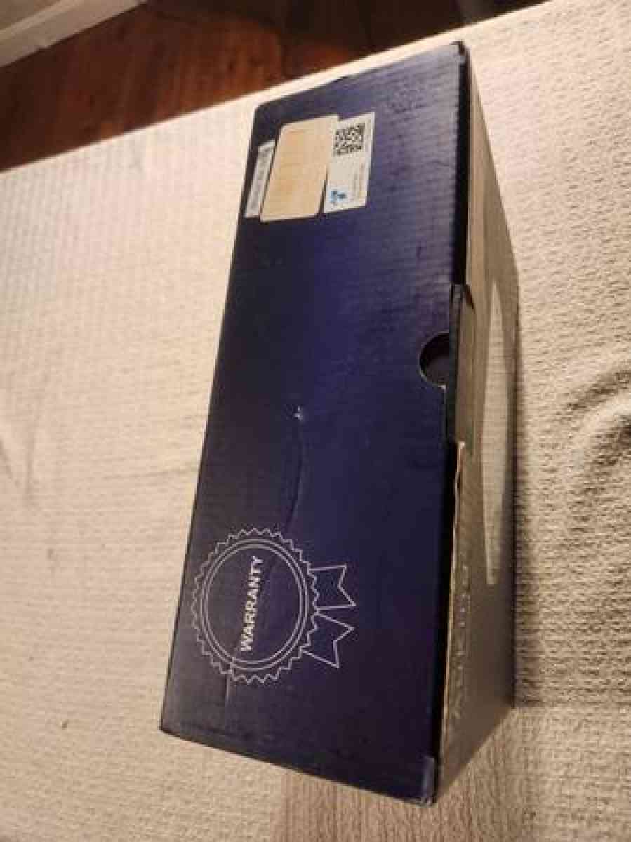 AuKing Mini LCD Projector - Clinton, Massachusetts - FleaMarketBay