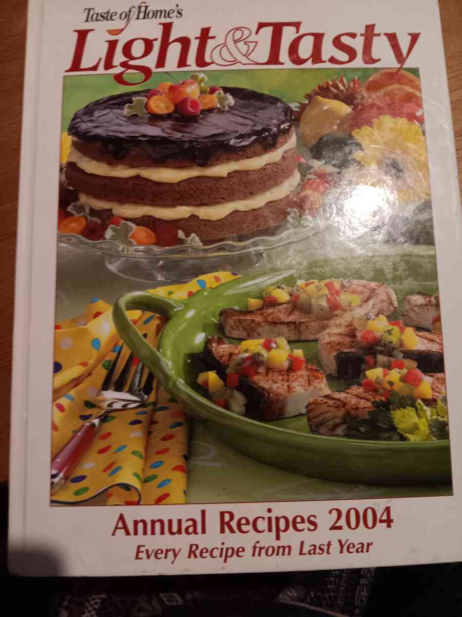Taste of Home LightTasty cookbook 2004 - Brookfield, Missouri
