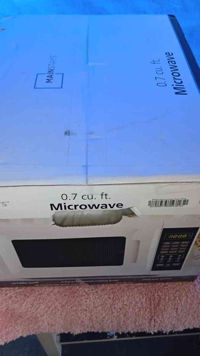 Mainstays Small 07 CU FT 700W Compact Size Microwave - Moore Haven, Florida - FleaMarketBay