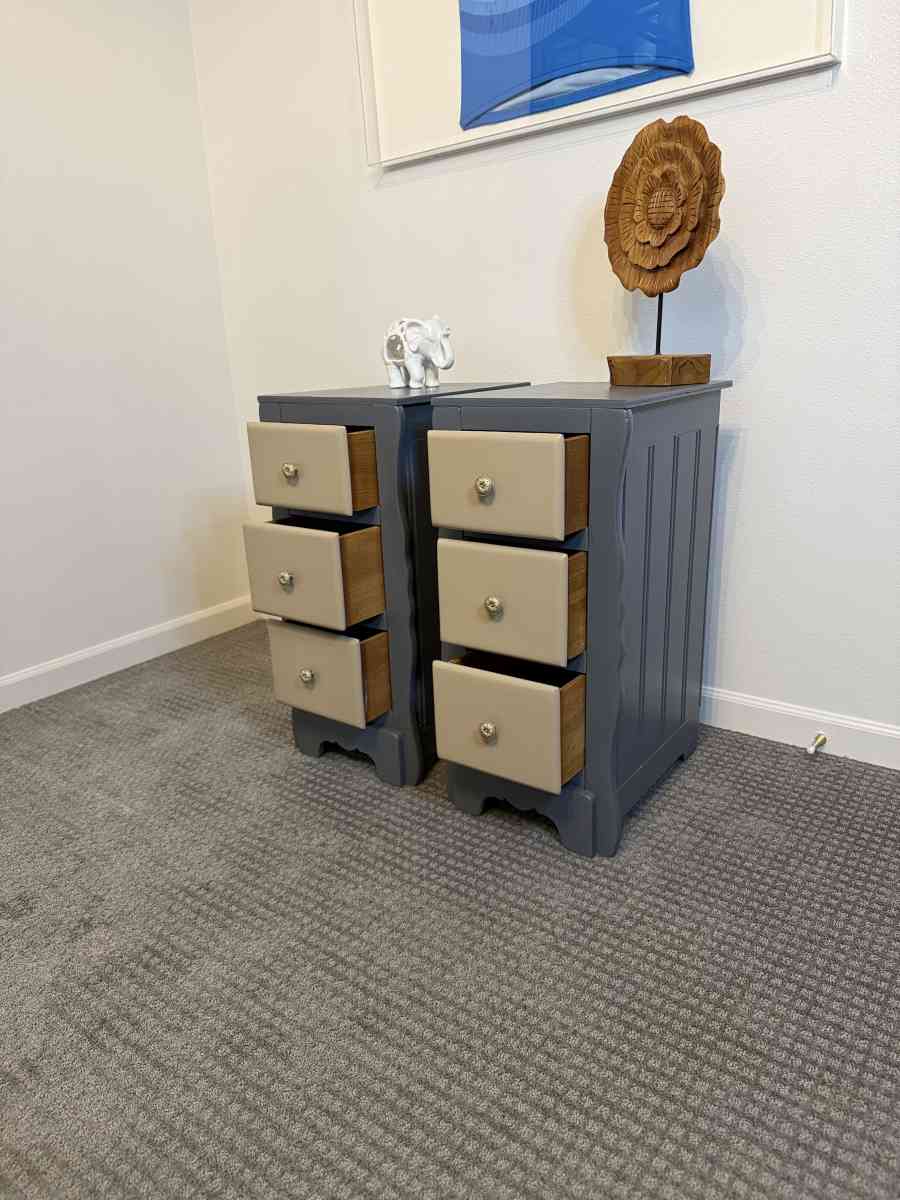Set of Vintage Nightstands - Ridgefield, Washington - FleaMarketBay