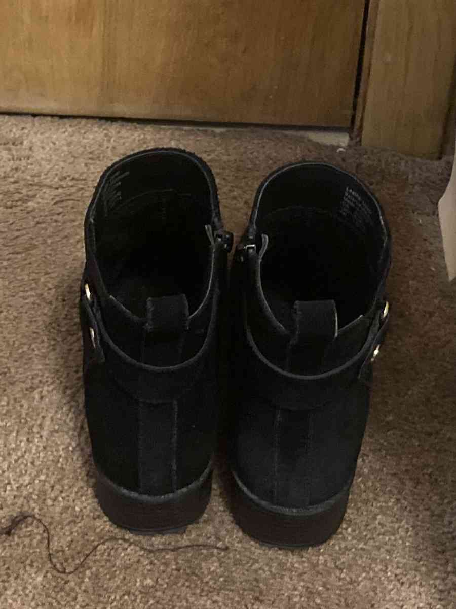 Giani Bernini suede booties - Blue Island, Illinois - FleaMarketBay