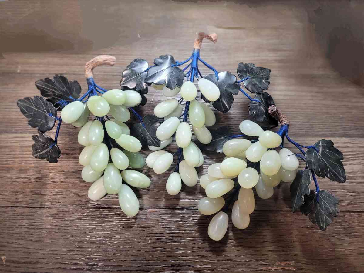 Beautiful antique Genuine jade stone grapes set of 3 - Houston, Texas