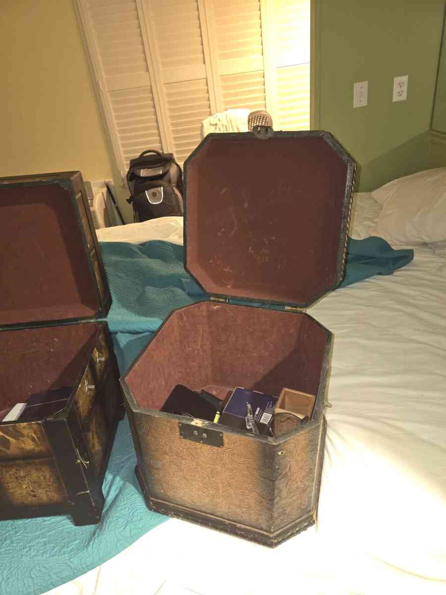 unique chest - Tavares, Florida - FleaMarketBay