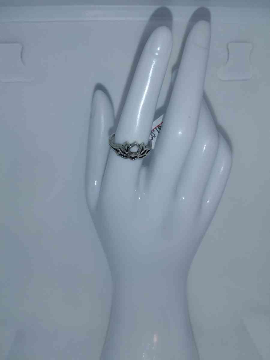 Silver Lotus Flower Ring - Roanoke, Virginia - FleaMarketBay