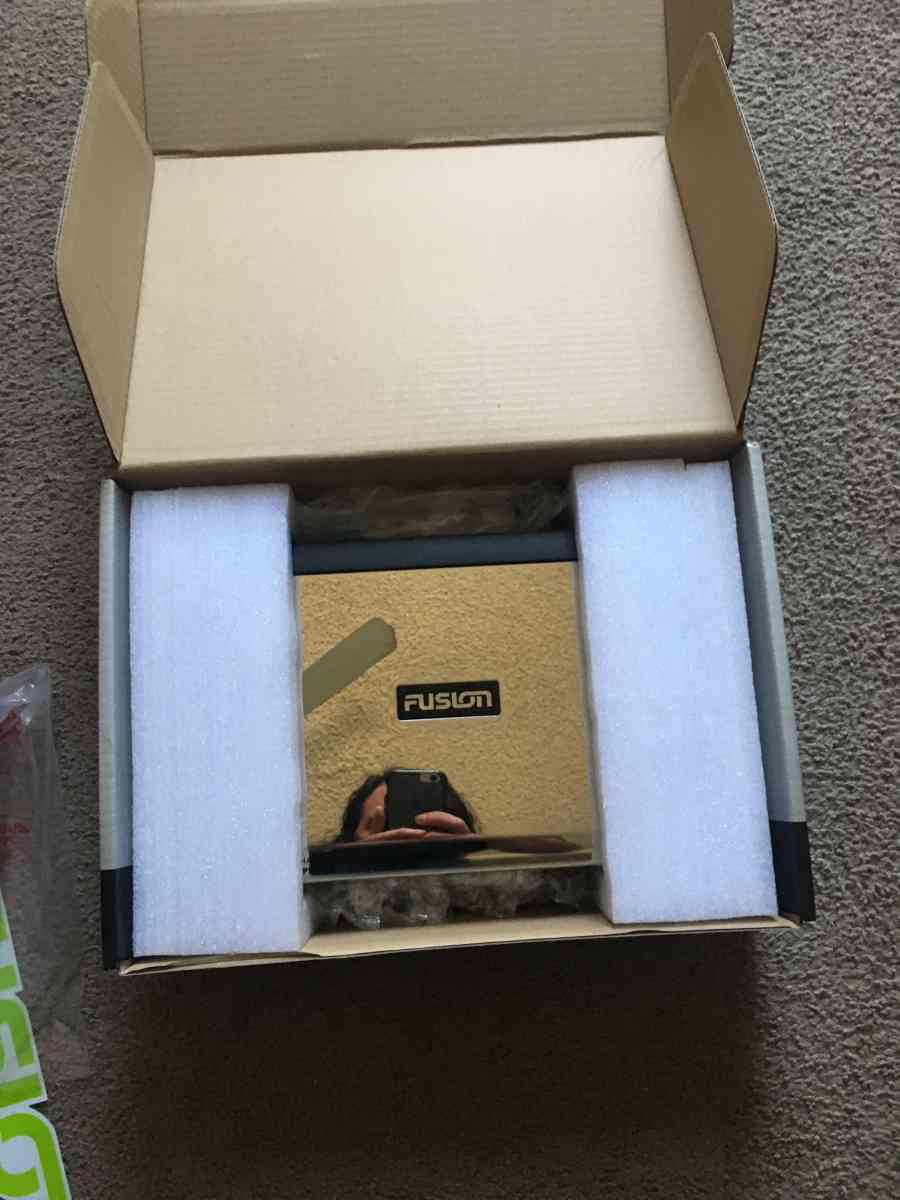 Brand new Fusion Amp 4 channel 1400 watt - Newport Beach, California - FleaMarketBay