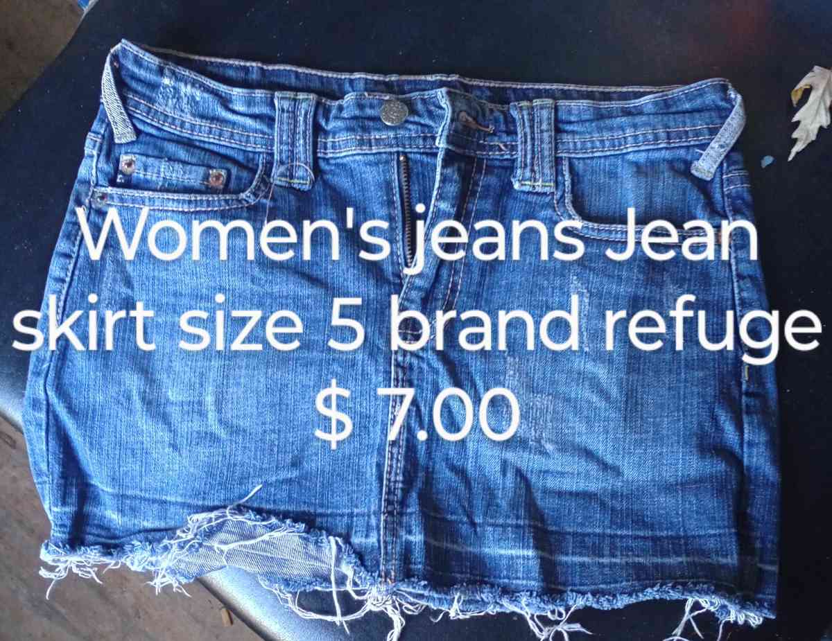 womens shoes and clothes - Saint Joseph, Missouri - FleaMarketBay