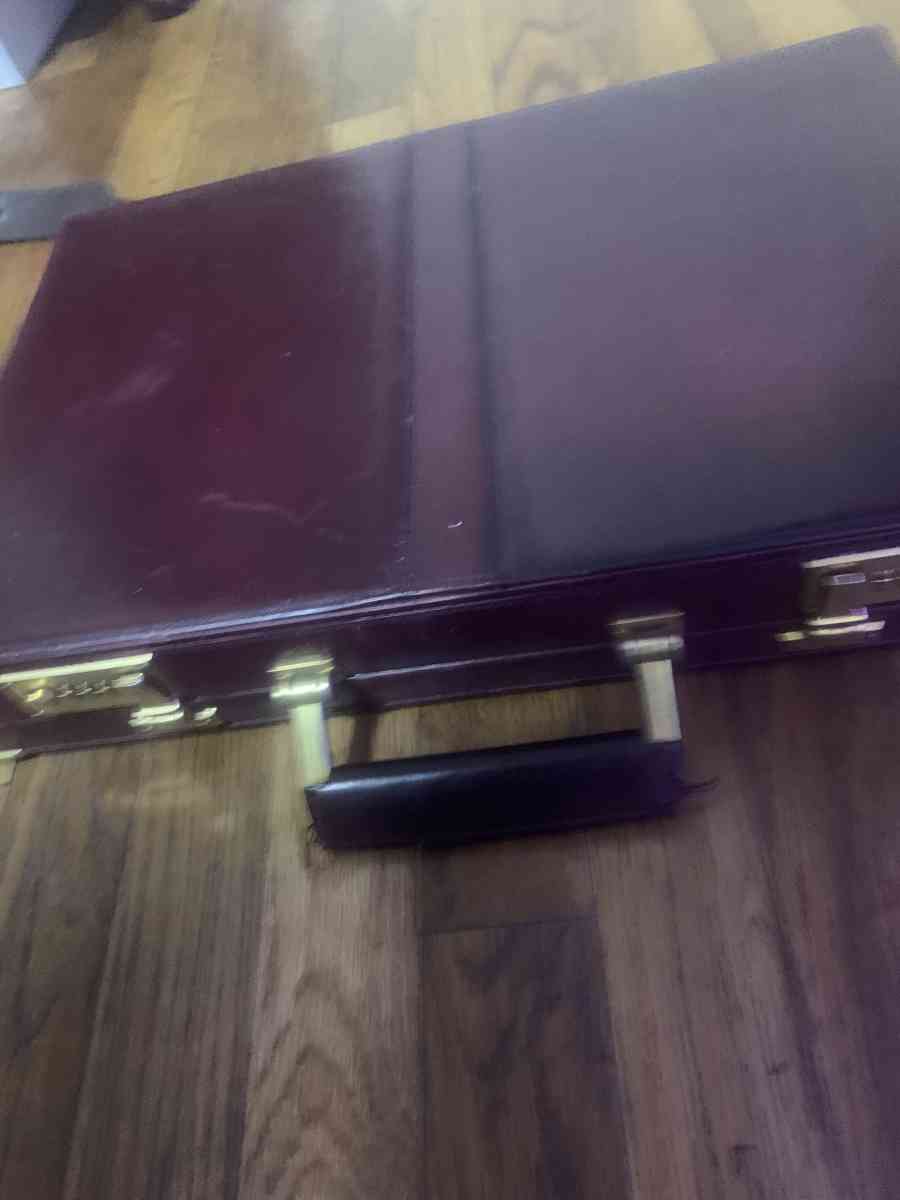 suitcases - Agency, Missouri - FleaMarketBay