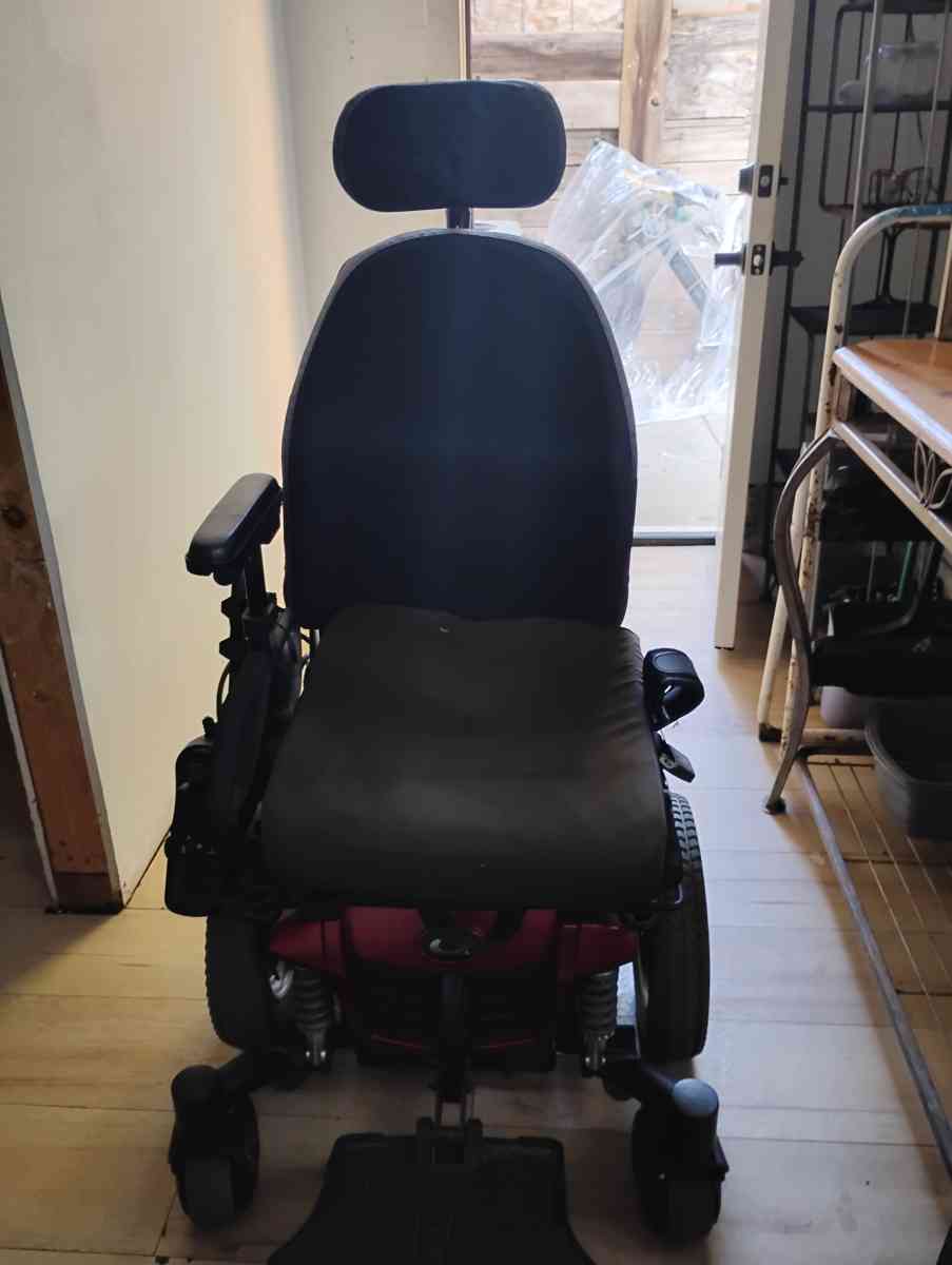 QUANTUM Q6 EDGE MOBILITY SCOOTER - Fairfield, California - FleaMarketBay