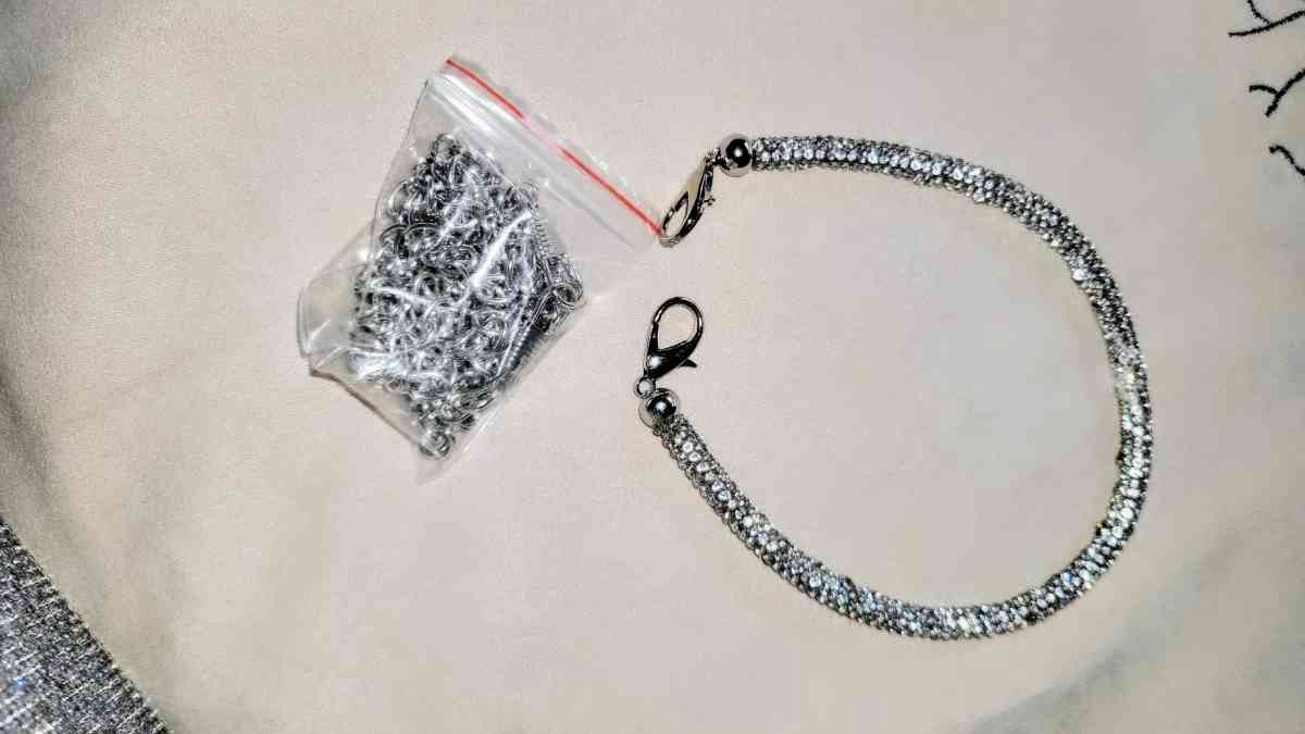 brand new with tags bebe clutch